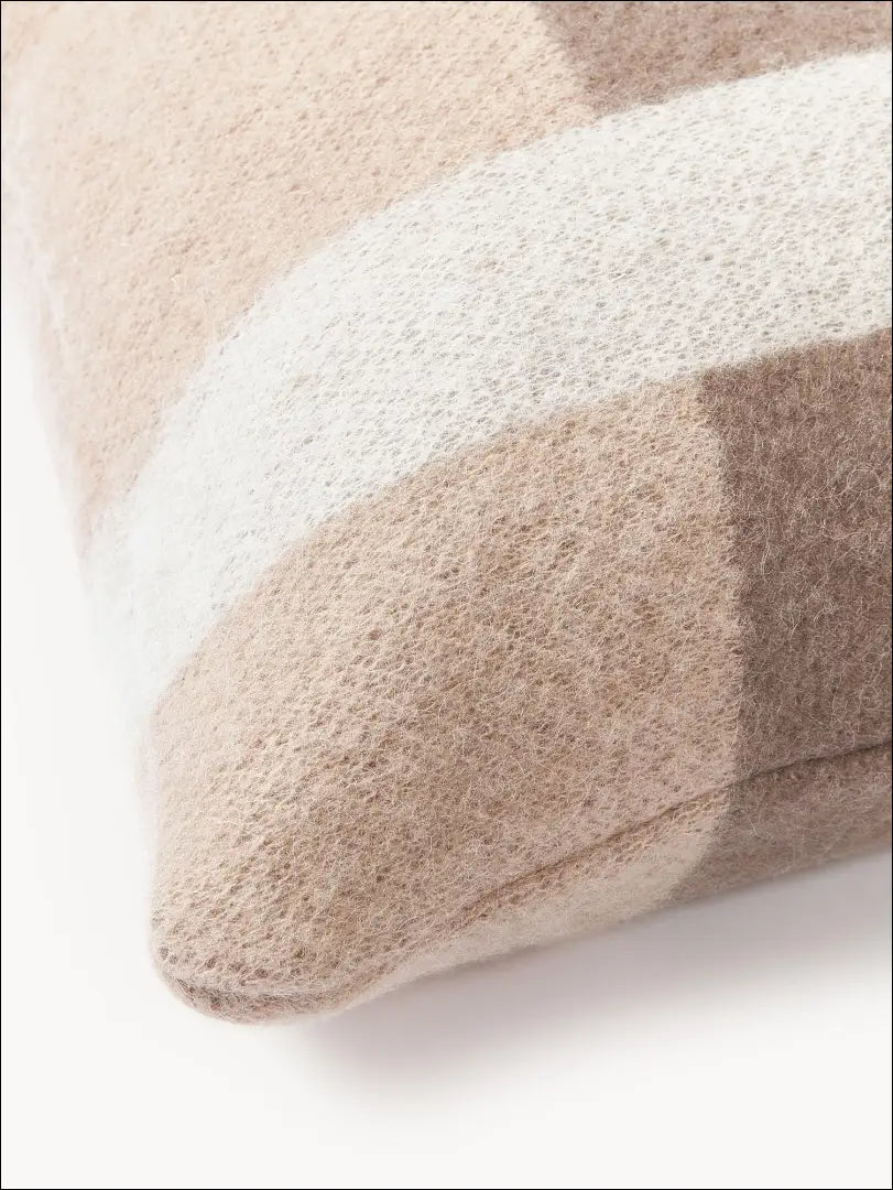 Dekoratyvinė pagalvėlė DI6061 - €33 Save 50% 25-50, __label:Pristatymas 1-2 d.d., color-balta, color-ruda, color-smelio