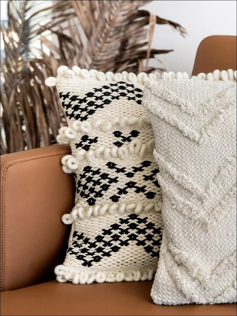 Dekoratyvinė pagalvėlė DI6062 - €16 Save 55% __label:Pristatymas 1-2 d.d., color-juoda, color-kremas, interjeras,