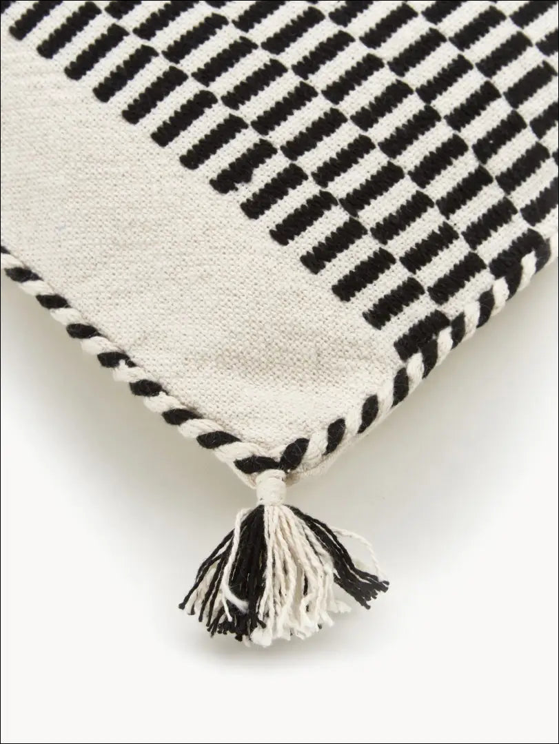 Dekoratyvinė pagalvėlė DI6081 - €13 Save 50% __label:Pristatymas 1-2 d.d., color-juoda, color-smelio, interjeras,