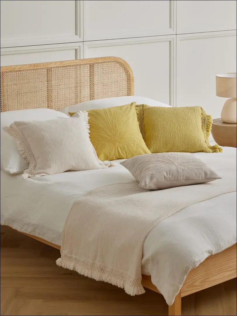 Dekoratyvinė pagalvėlė DI7159 - €12 Save 60% __label:Pristatymas 1-2 d.d., color-geltona, interjeras,