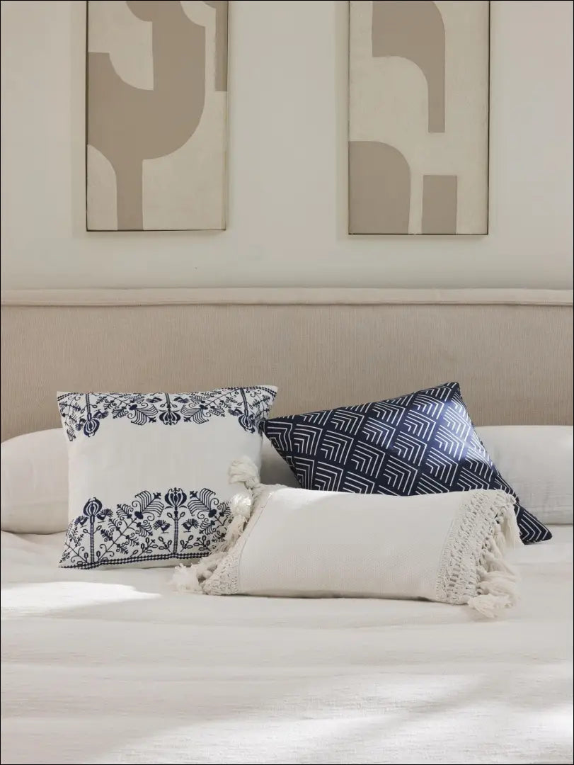 Dekoratyvinė pagalvėlė DI7160 - €14 Save 60% __label:Pristatymas 1-2 d.d., color-balta, color-melyna, interjeras,