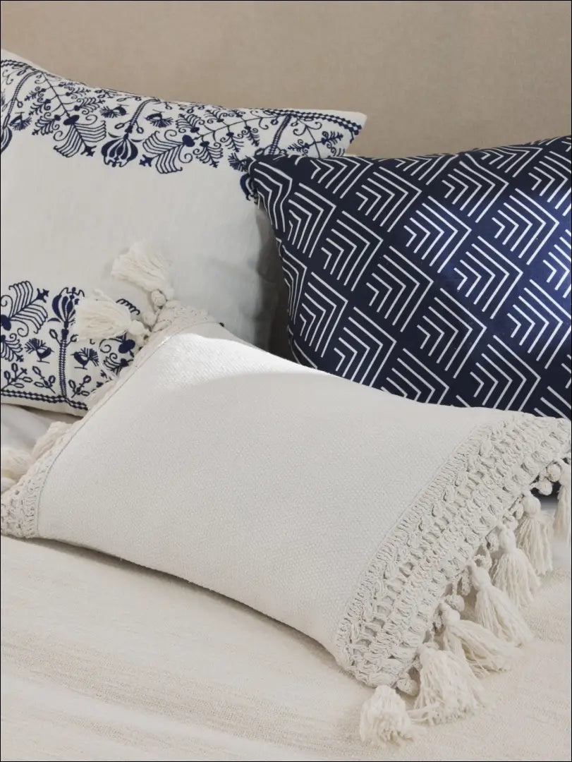 Dekoratyvinė pagalvėlė DI7160 - €14 Save 60% __label:Pristatymas 1-2 d.d., color-balta, color-melyna, interjeras,