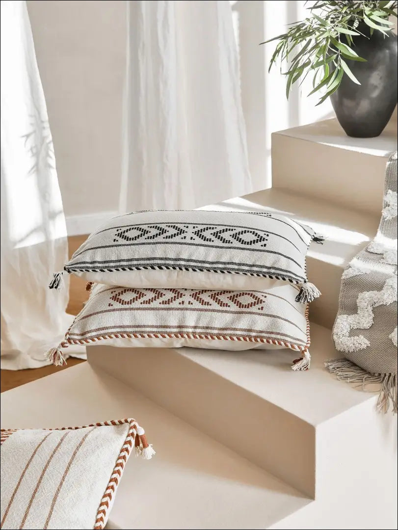 Dekoratyvinė pagalvėlė DI7174 - €10 Save 60% __label:Pristatymas 1-2 d.d., color-juoda, color-smelio, interjeras,