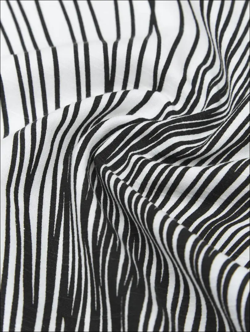 Dekoratyvinė pagalvėlė DI7219 - €8 Save 60% __label:Pristatymas 1-2 d.d., color-balta, color-juoda, interjeras,