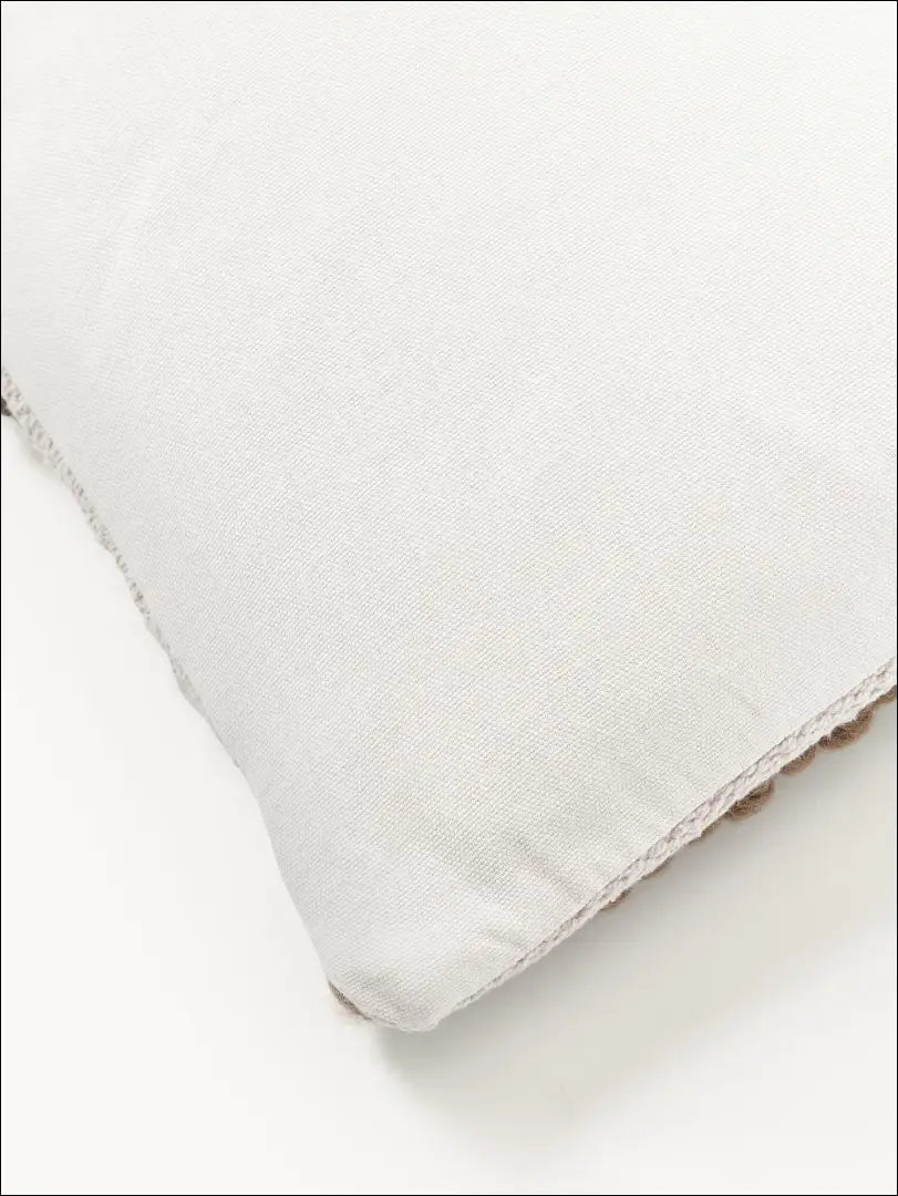 Dekoratyvinė pagalvėlė DI7227 - €16 Save 55% __label:Pristatymas 1-2 d.d., color-kremas, color-zalia, interjeras,