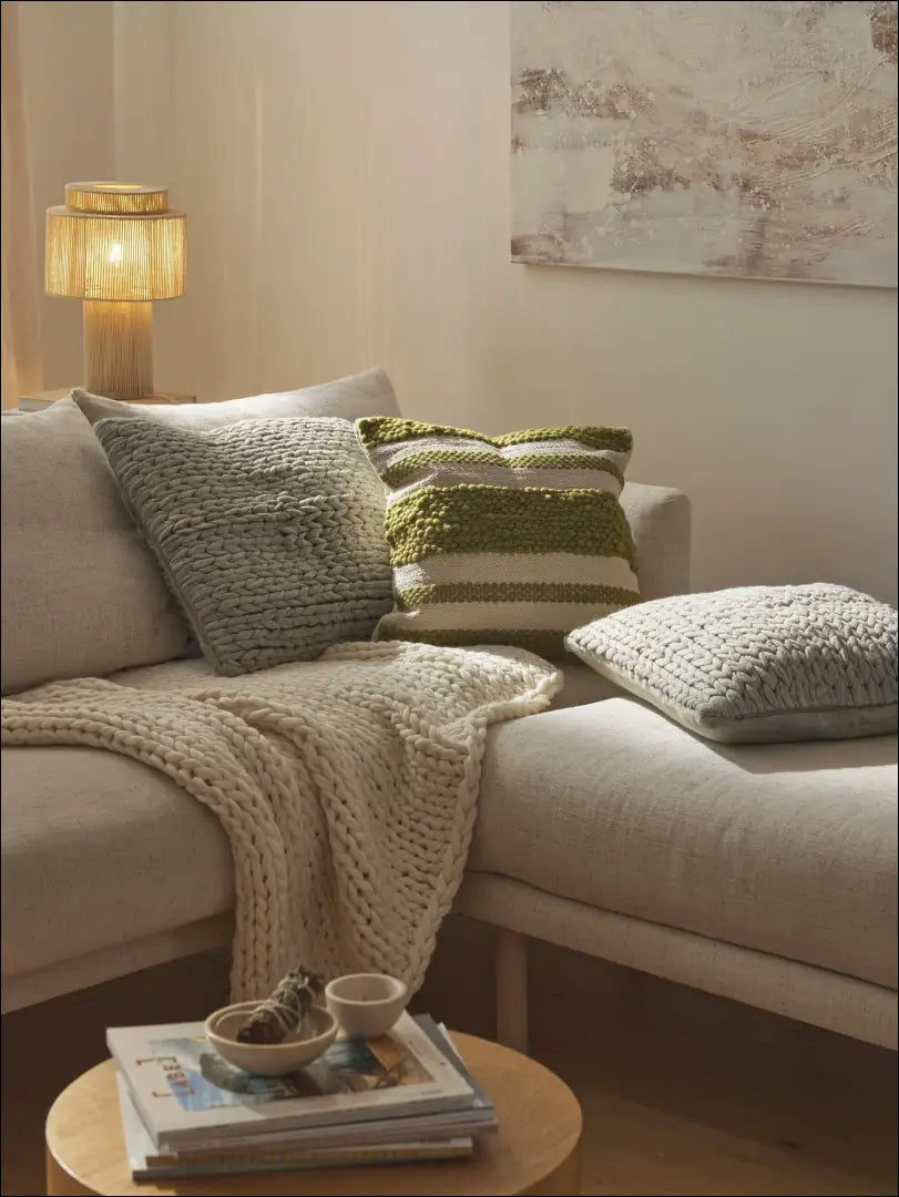 Dekoratyvinė pagalvėlė DI7227 - €16 Save 55% __label:Pristatymas 1-2 d.d., color-kremas, color-zalia, interjeras,