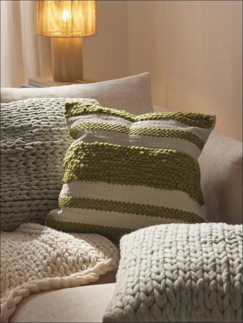 Dekoratyvinė pagalvėlė DI7227 - €18 Save 50% __label:Pristatymas 1-2 d.d., color-kremas, color-zalia, interjeras,