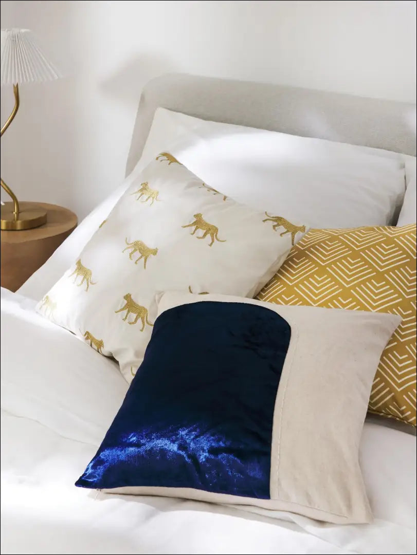 Dekoratyvinė pagalvėlė DI7410 - €14 Save 50% __label:Pristatymas 1-2 d.d., color-melyna, color-smelio, interjeras,