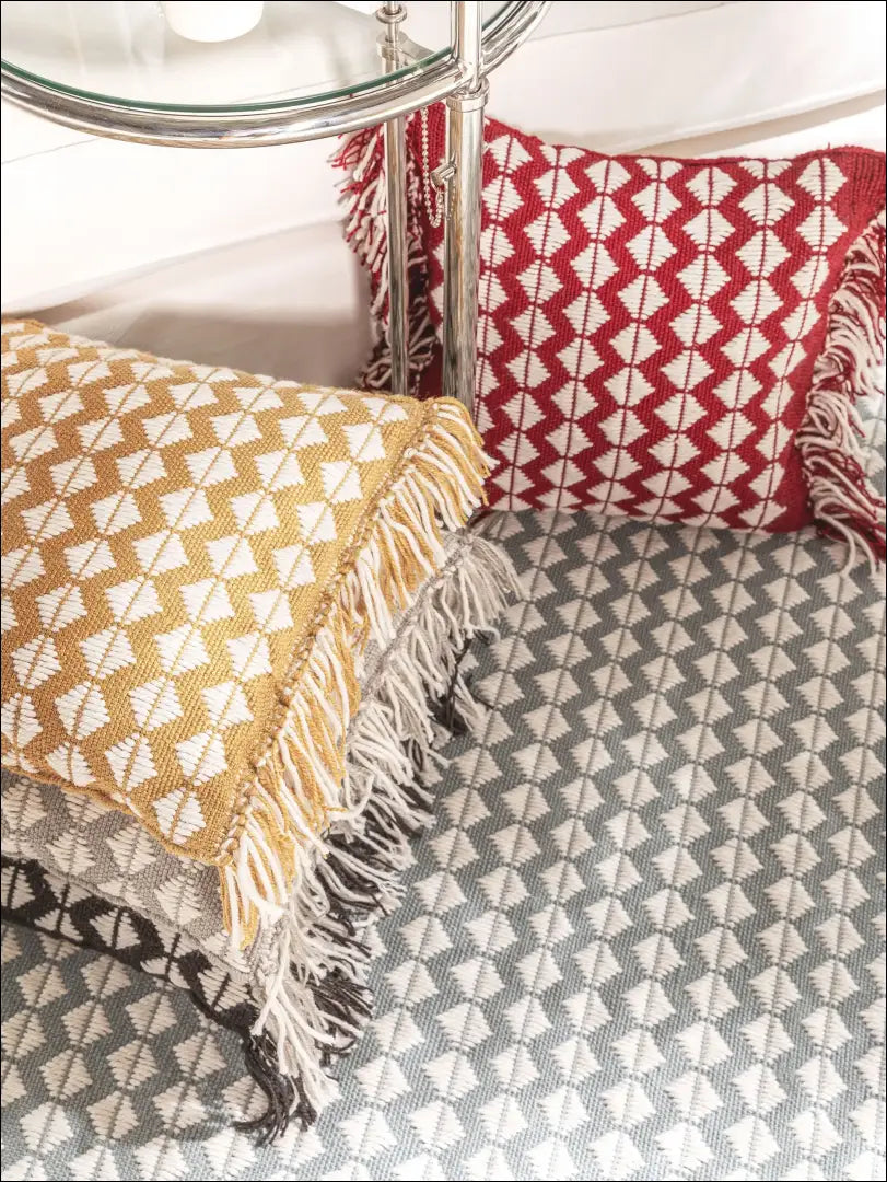 Dekoratyvinė pagalvėlė DI9142 - €20 Save 55% __label:Pristatymas 1-2 d.d., color-balta, color-raudona, interjeras,