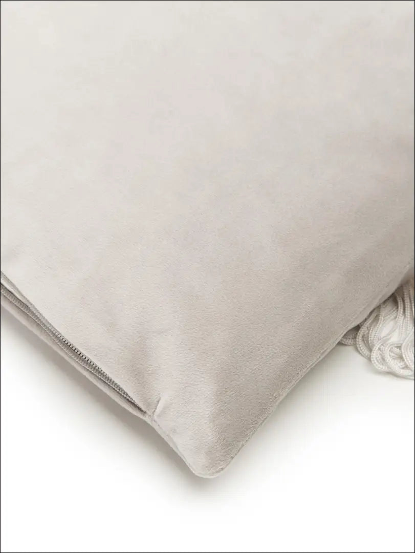 Dekoratyvinė pagalvėlė su kutais DI4302 - €20 Save 50% __label:Pristatymas 1-2 d.d., color-pilka, interjeras,