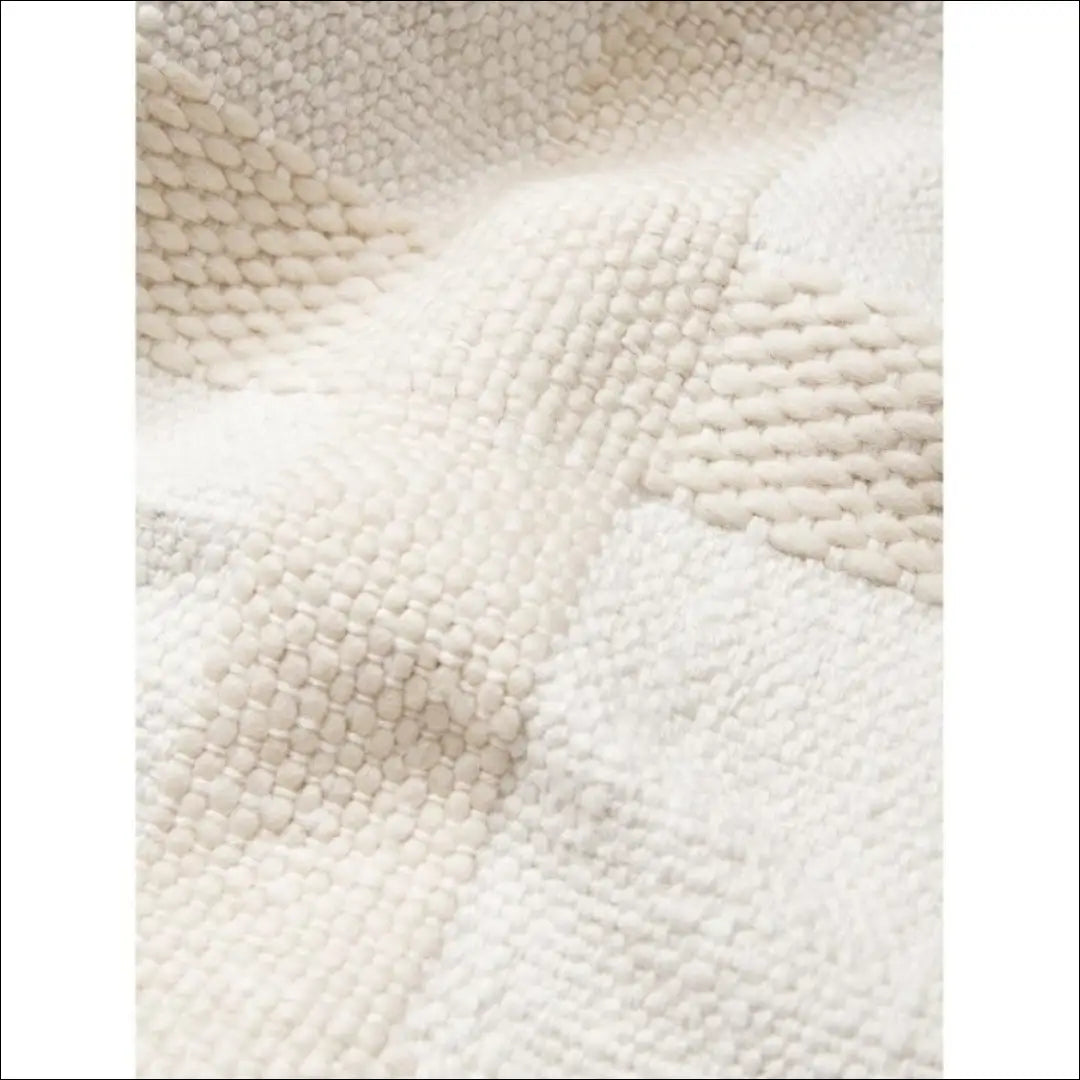 Dekoratyvinė pagalvėlė su kutais DI6404 - €13 Save 55% __label:Pristatymas 1-2 d.d., color-kremas, color-smelio,