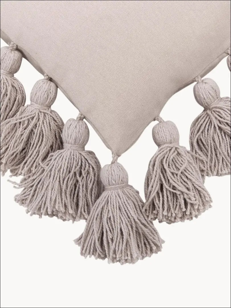 Dekoratyvinė pagalvėlė su kutais DI7083 - €8 Save 60% __label:Pristatymas 1-2 d.d., color-smelio, interjeras,