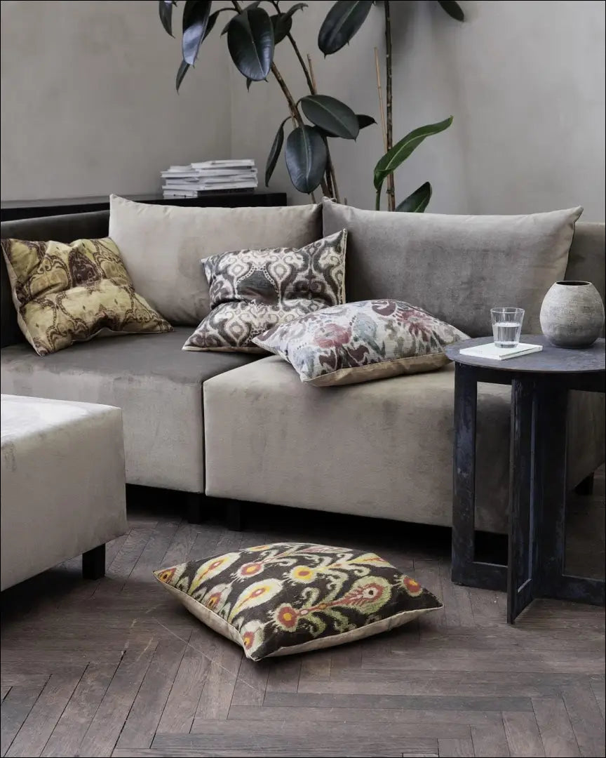 Dekoratyvinė šilkinė pagalvėlė DI7366 - €31 Save 50% 25-50, __label:Pristatymas 1-2 d.d., color-marga, color-margas,