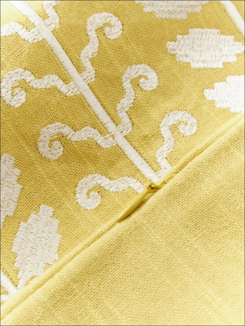 Dekoratyvinė siuvinėta pagalvėlė DI7236 - €16 Save 55% __label:Pristatymas 1-2 d.d., color-geltona, interjeras,