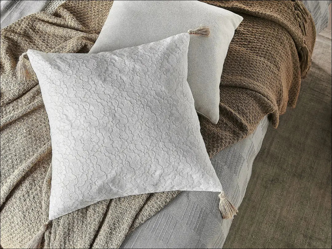 Dekoratyvinių pagalvėlių komplektas (2vnt) DI12144 - €20 Save 50% __label:Pristatymas 1-2 d.d., color-kremas,