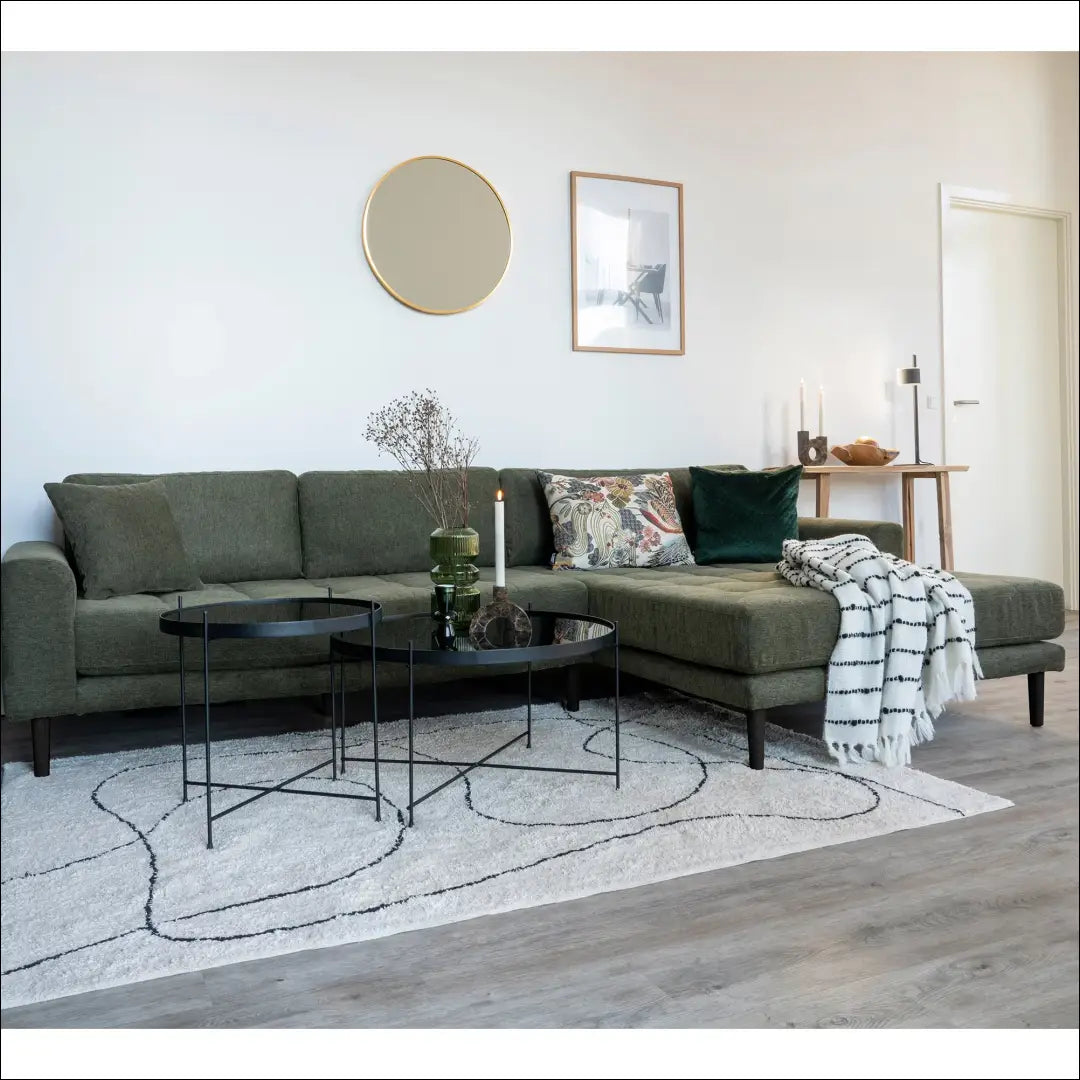 Dešininė alyvuogių žalios spalvos poilsio sofa su keturiomis pagalvėlėmis ir juodomis medinėmis kojelėmis RD196