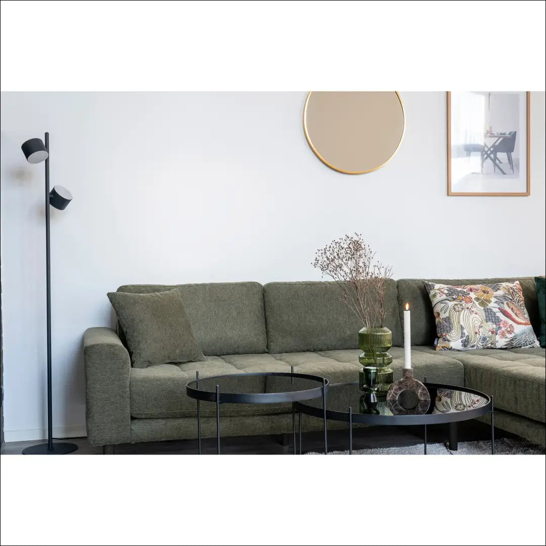Dešininė alyvuogių žalios spalvos poilsio sofa su keturiomis pagalvėlėmis ir juodomis medinėmis kojelėmis RD196