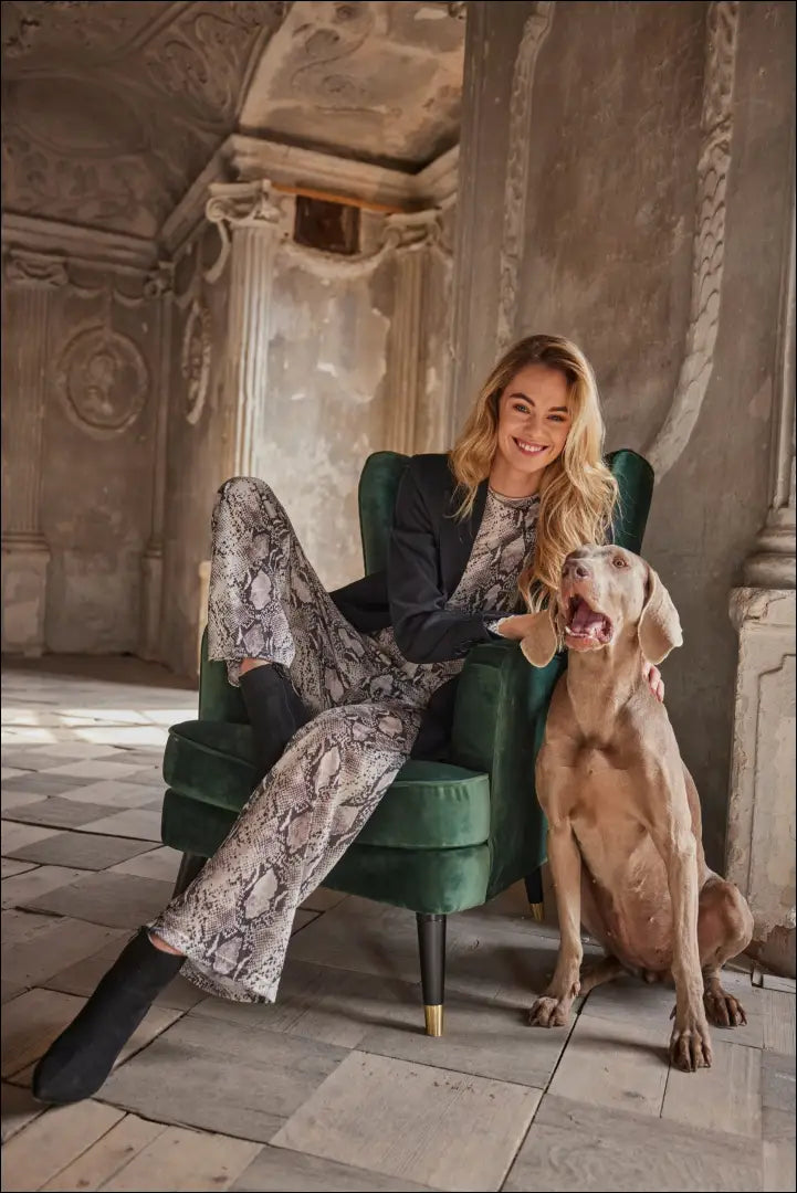 Fotelis MI981 - €240 Save 50% __label:Pristatymas 1-2 d.d., color-zalia, foteliai, material-aksomas, minksti Aksomas