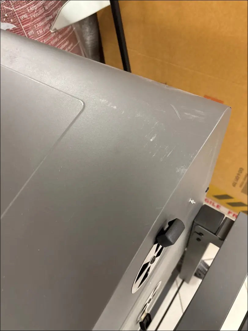 Grilis LI695 - €305 Save 50% __label:Pristatymas 1-2 d.d., color-pilka, material-metalas, over-200, pazeistas Virš €200