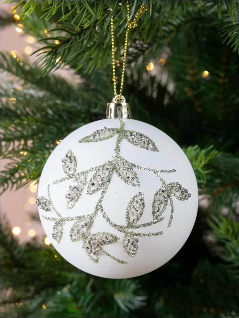 Kalėdinių burbulų komplektas (12vnt) DI4900 - €23 Save 50% __label:Pristatymas 1-2 d.d., color-balta, color-sidabrine,