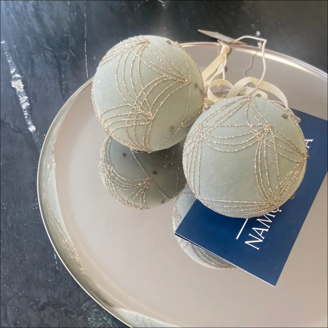 Kalėdinių burbulų komplektas (2vnt) DI4771 - €10 Save 50% __label:Pristatymas 1-2 d.d., color-auksine, color-pilka,