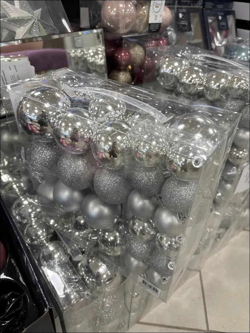 Kalėdinių burbulų komplektas (46vnt) DI4795 - €13 Save 50% __label:Pristatymas 1-2 d.d., color-sidabrine, kaledos,