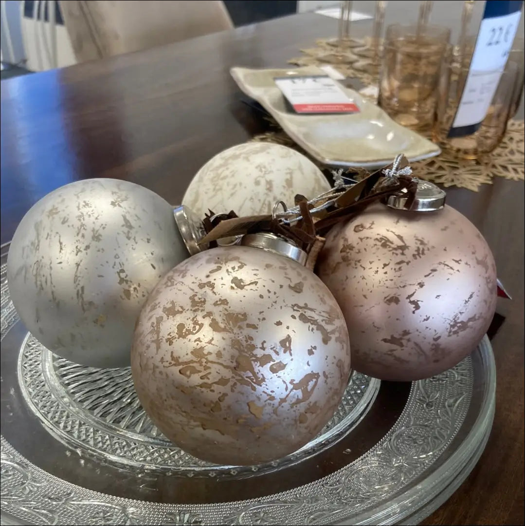 Kalėdinių burbulų komplektas (4vnt) DI4837 - €15 Save 50% __label:Pristatymas 1-2 d.d., color-pilka, color-smelio,