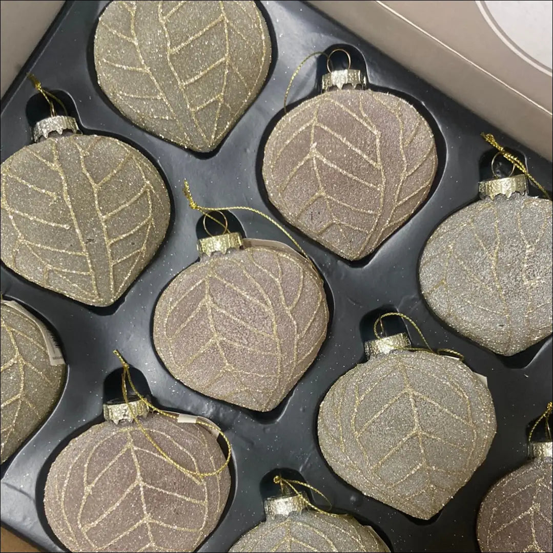 Kalėdinių žaisliukų komplektas (12vnt) DI4779 - €28 Save 50% 25-50, __label:Pristatymas 1-2 d.d., color-auksine,