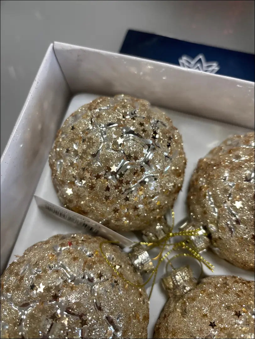 Kalėdinių žaisliukų komplektas (4vnt) DI10517 - €12 Save 50% __label:Pristatymas 1-2 d.d., color-auksine, kaledos,