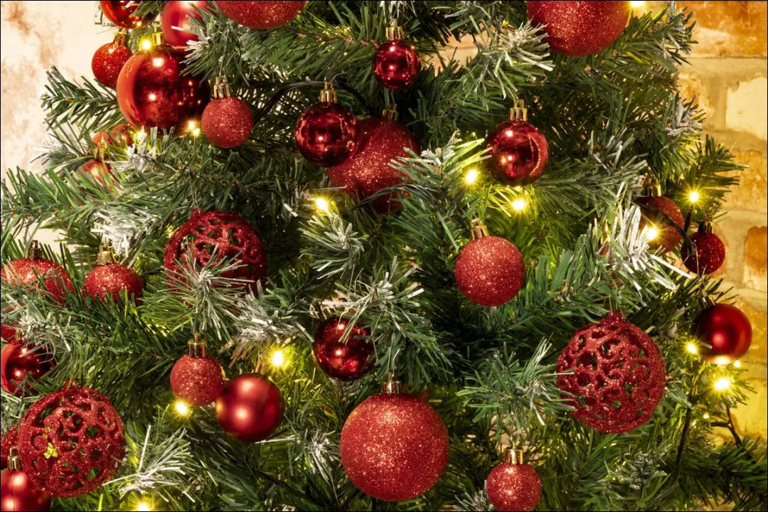 Kalėdinių žaisliukų komplektas dėžutėje (70vnt) DI10493 - €24 Save 50% __label:Pristatymas 1-2 d.d., color-raudona,