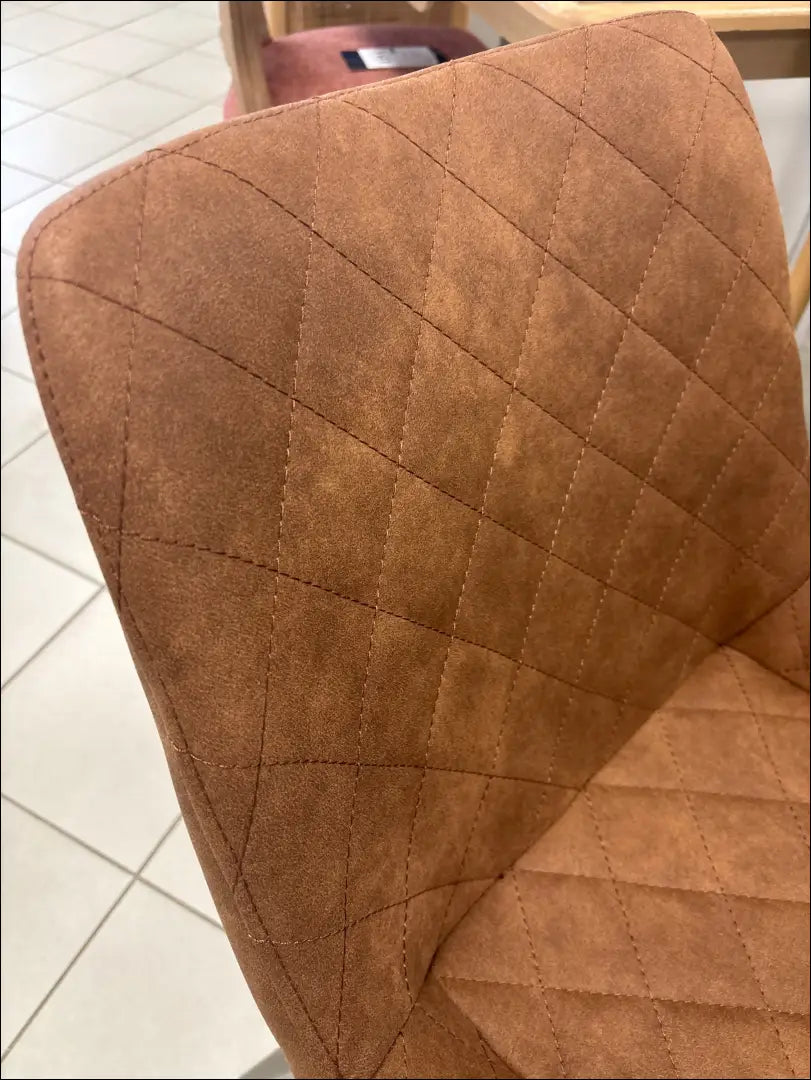 Kėdė VI1059 - €62 Save 55% 50-100, __label:Pristatymas 1-2 d.d., color-ruda, kedes-valgomojo, material-dirbtine-oda €50