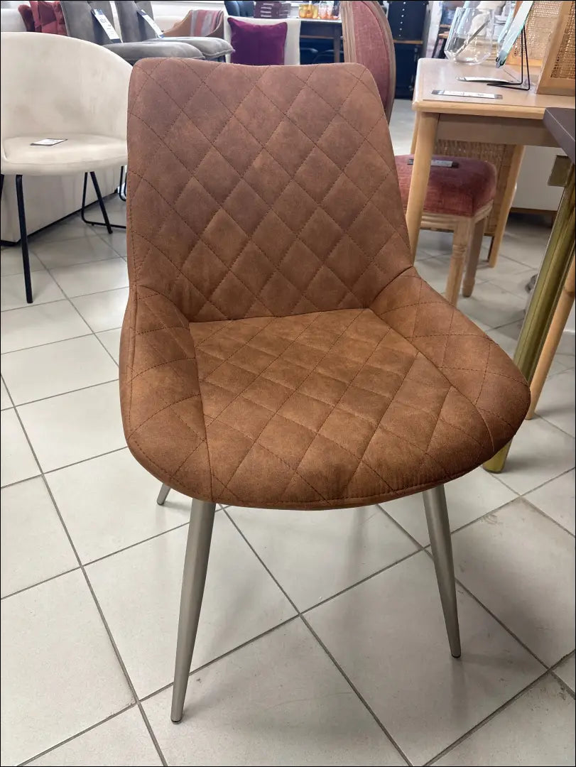 Kėdė VI1059 - €62 Save 55% 50-100, __label:Pristatymas 1-2 d.d., color-ruda, kedes-valgomojo, material-dirbtine-oda €50