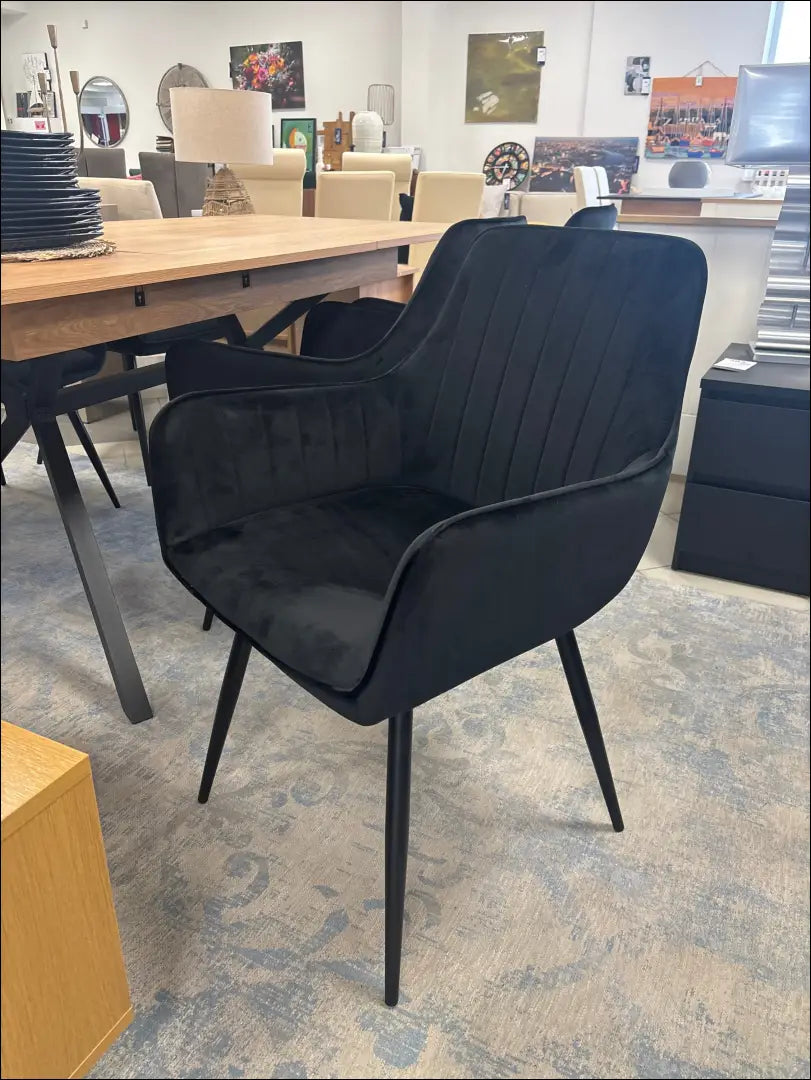 Kėdė VI1226 - €68 Save 20% 50-100, __label:Pristatymas 1-2 d.d., color-juoda, kedes-valgomojo, material-aksomas €50