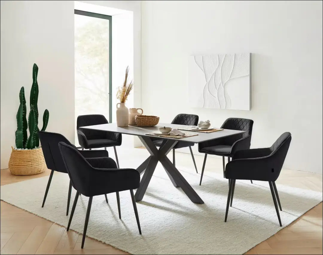 Kėdė VI1310 - €55 Save 50% 50-100, __label:Pristatymas 1-2 d.d., color-juoda, kedes-valgomojo, material-aksomas €50
