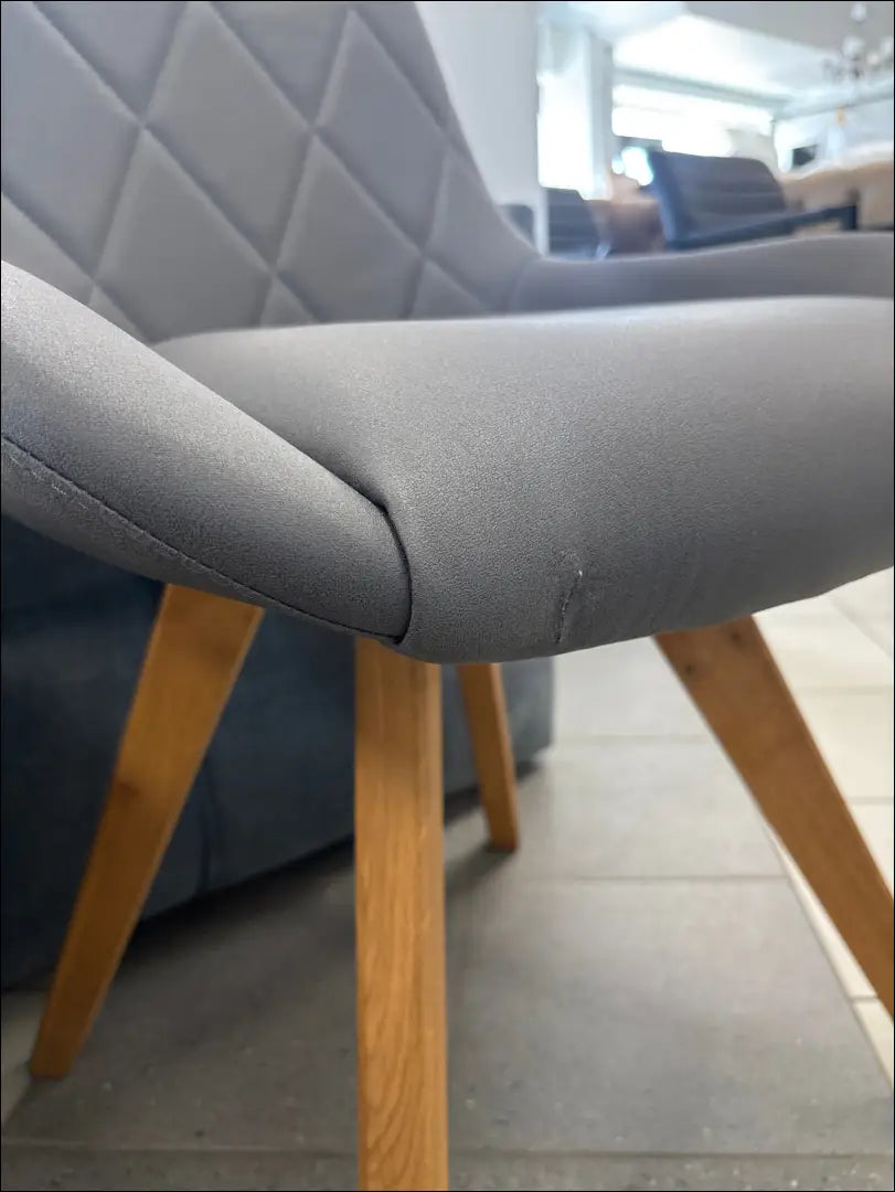 Kėdė VI1406 - €45 Save 65% 25-50, __label:Pristatymas 1-2 d.d., color-pilka, material-dirbtine-oda, pazeistas €25