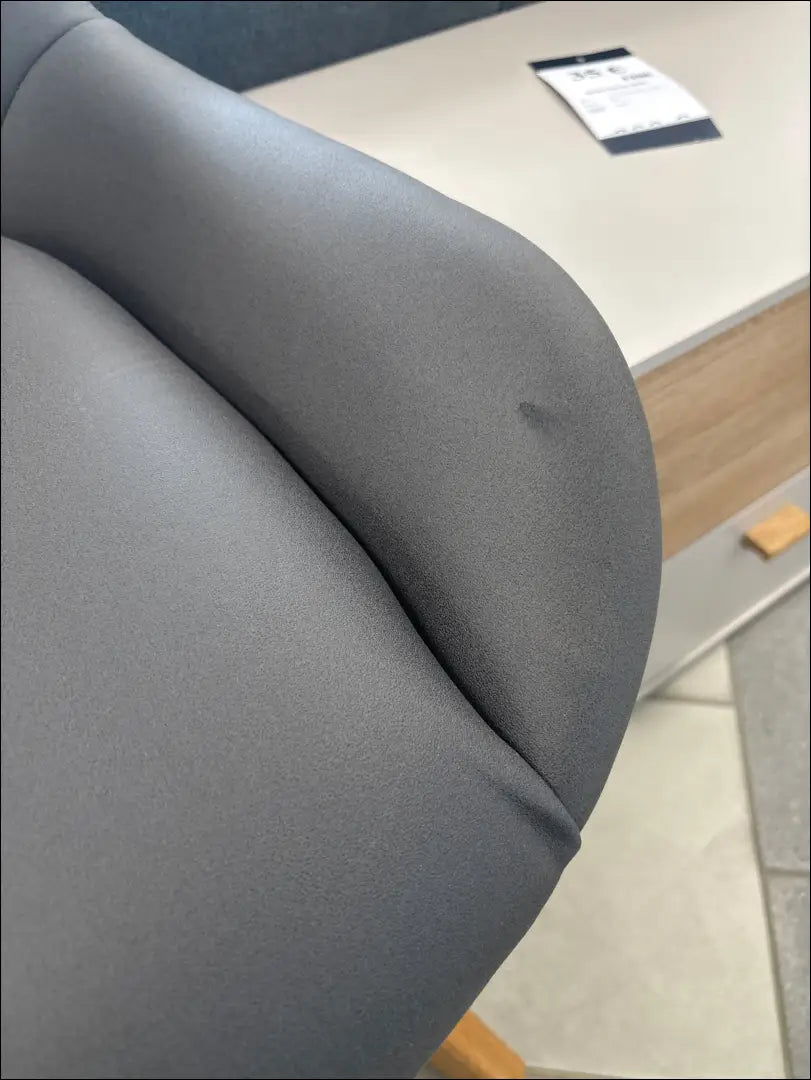Kėdė VI1406 - €45 Save 65% 25-50, __label:Pristatymas 1-2 d.d., color-pilka, material-dirbtine-oda, pazeistas €25
