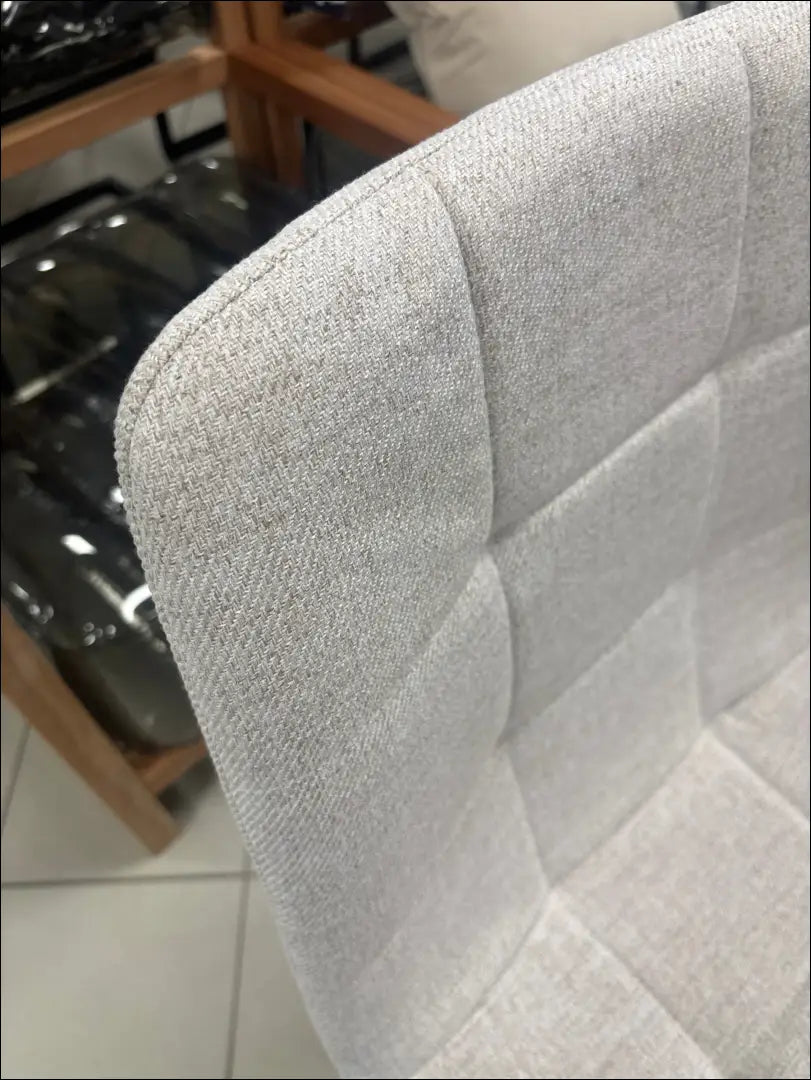 Kėdė VI1675 - €32 Save 50% 25-50, __label:Pristatymas 1-2 d.d., color-kremas, kedes-valgomojo, material-gobelenas