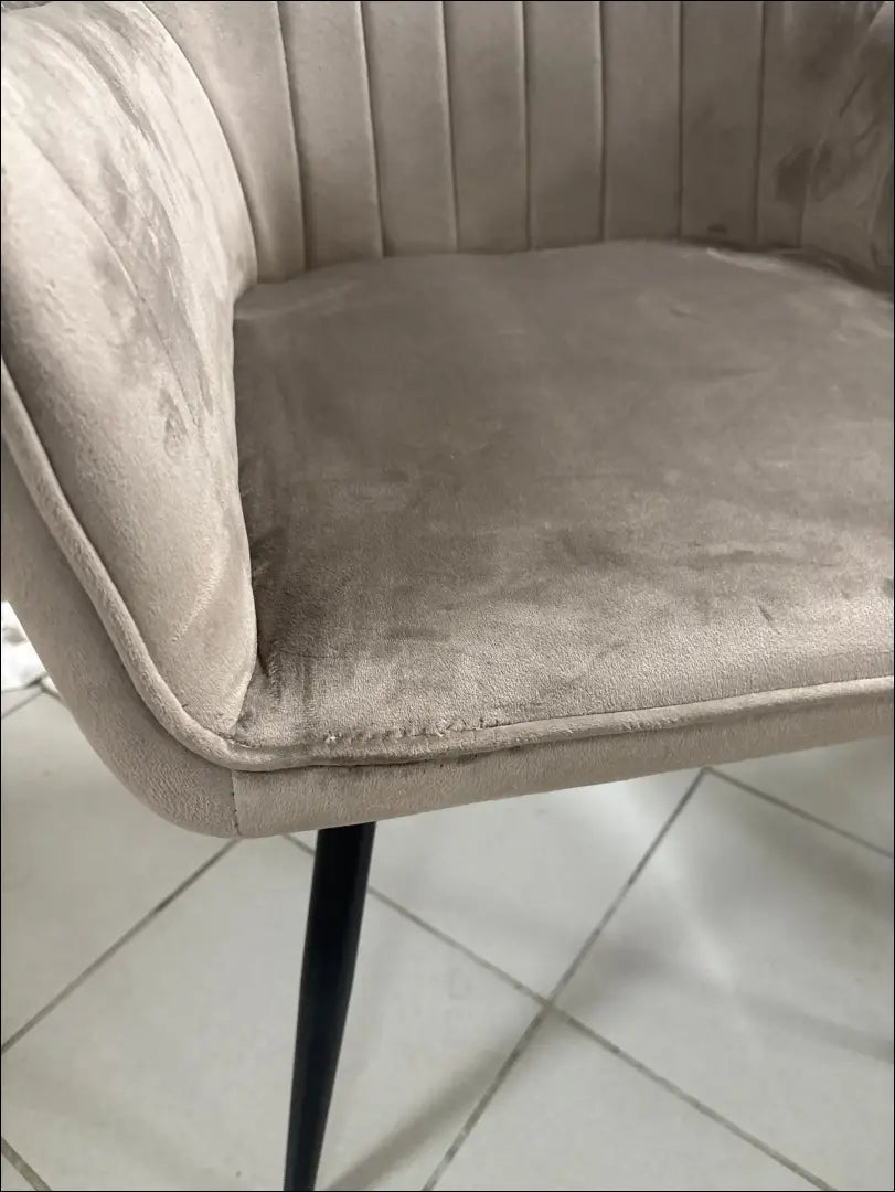 Kėdė VI1683 - €20 Save 70% __label:Pristatymas 1-2 d.d., color-smelio, material-aksomas, material-poliesteris,