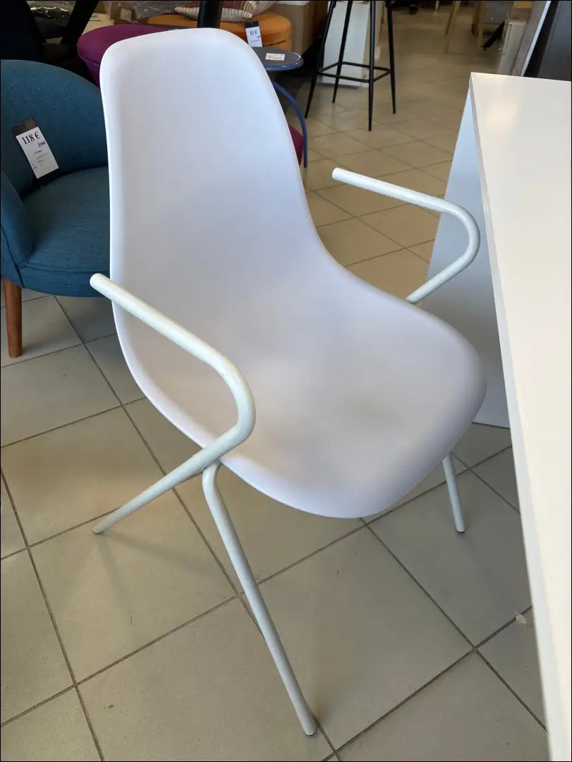 Kėdė VI683 - €32 Save 65% 25-50, __label:Pristatymas 1-2 d.d., color-balta, kedes-valgomojo, material-metalas €25