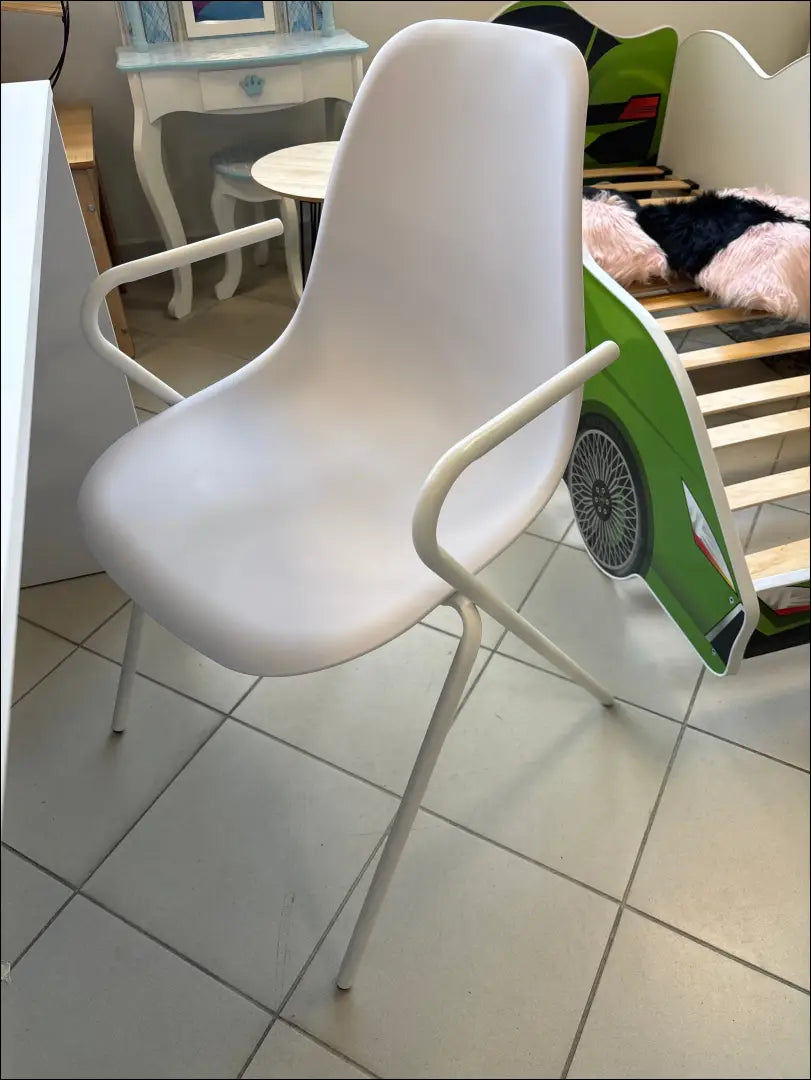Kėdė VI683 - €32 Save 65% 25-50, __label:Pristatymas 1-2 d.d., color-balta, kedes-valgomojo, material-metalas €25