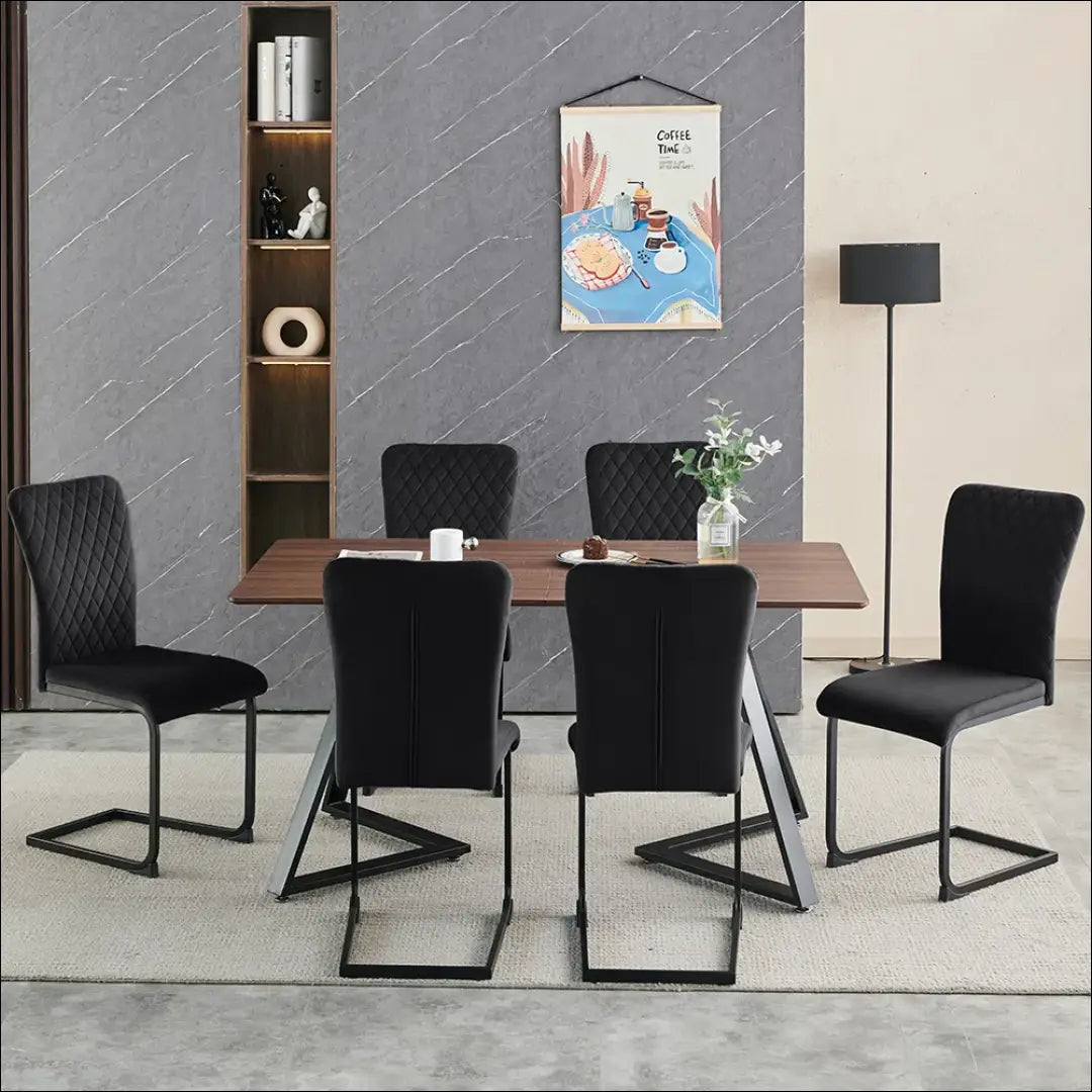 Kėdė VI951 - €64 Save 55% 50-100, __label:Pristatymas 1-2 d.d., color-juoda, kedes-valgomojo, material-aksomas €50