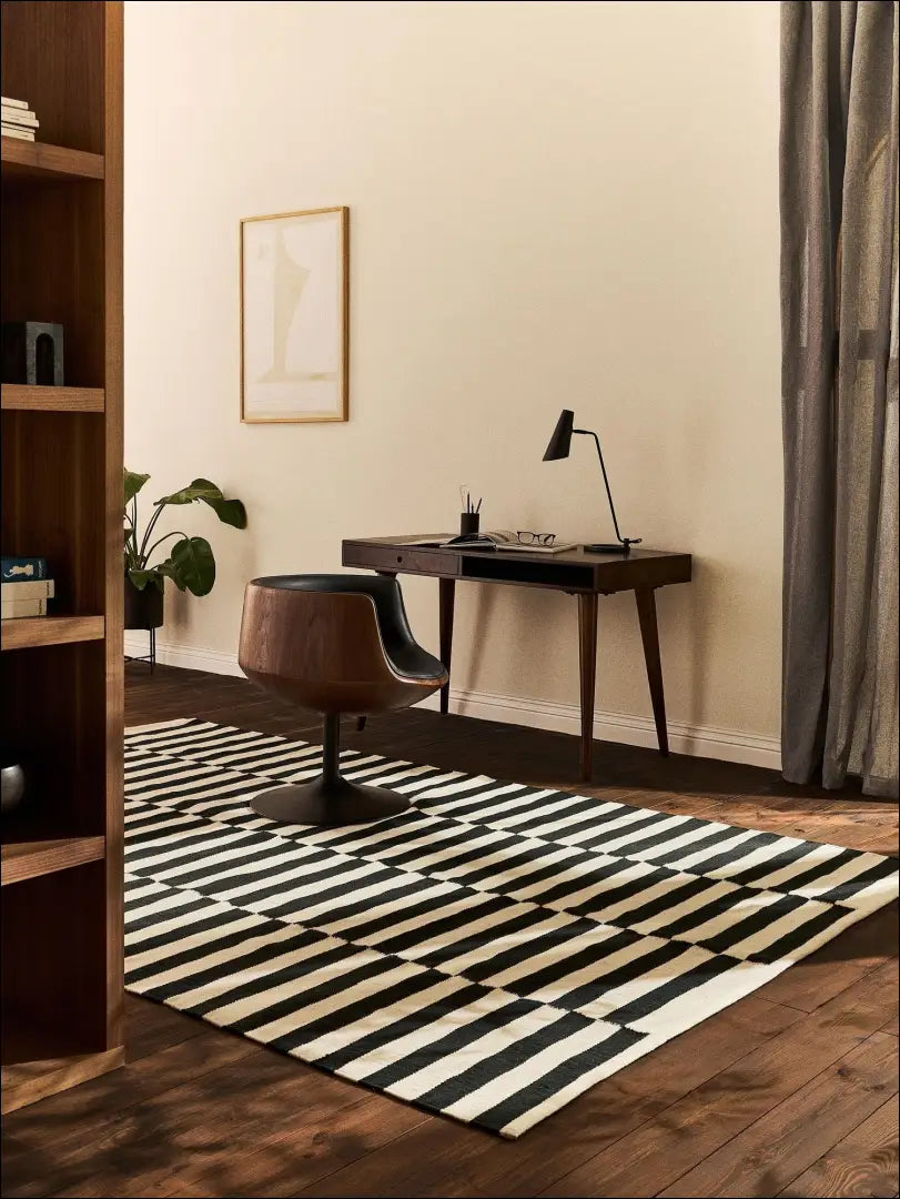 Kilimas RU730 - €143 Save 65% 100-200, __label:Pristatymas 1-2 d.d., color-balta, color-juoda, color-kremas Kilimai