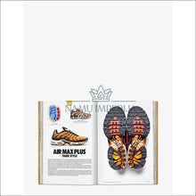 Įkelti vaizdą į galerijos rodinį, Knyga ’The Ultimate Sneaker Book” DI6129 - €25 Save 50% 25-50, color-auksine, dekoracijos, interjeras, kita
