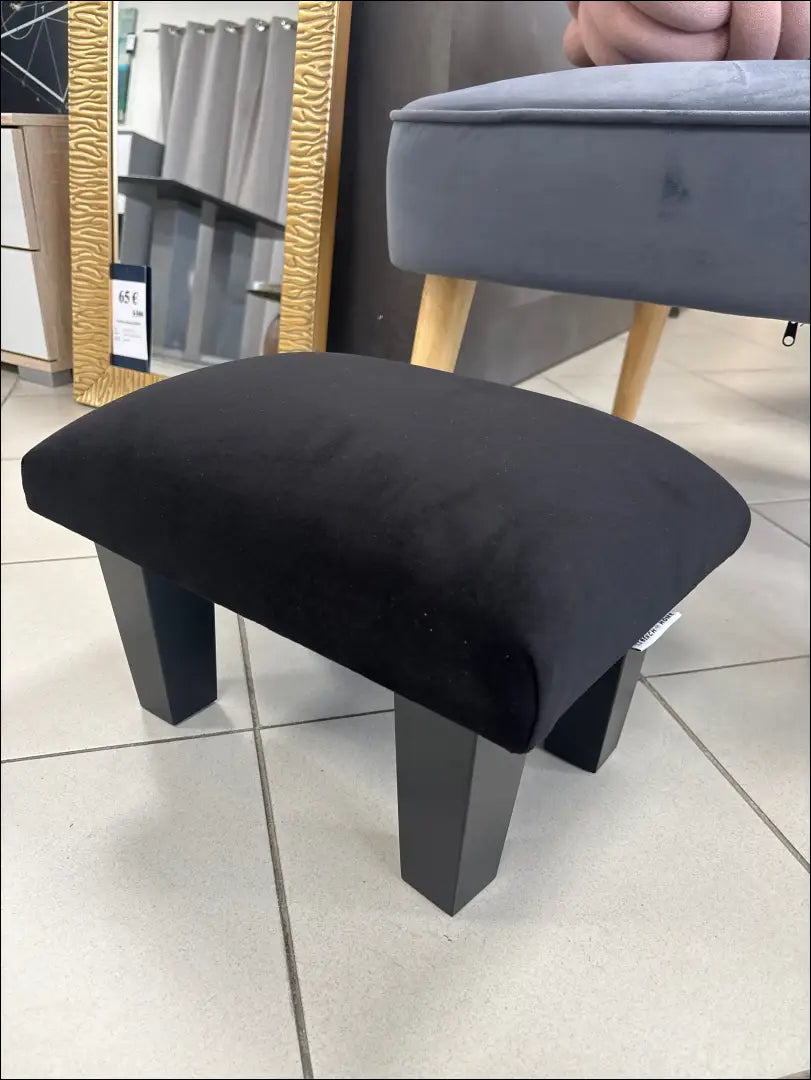 Kojų kėdutė MI849 - €55 Save 50% 50-100, __label:Pristatymas 1-2 d.d., color-juoda, foteliai, material-aksomas €50