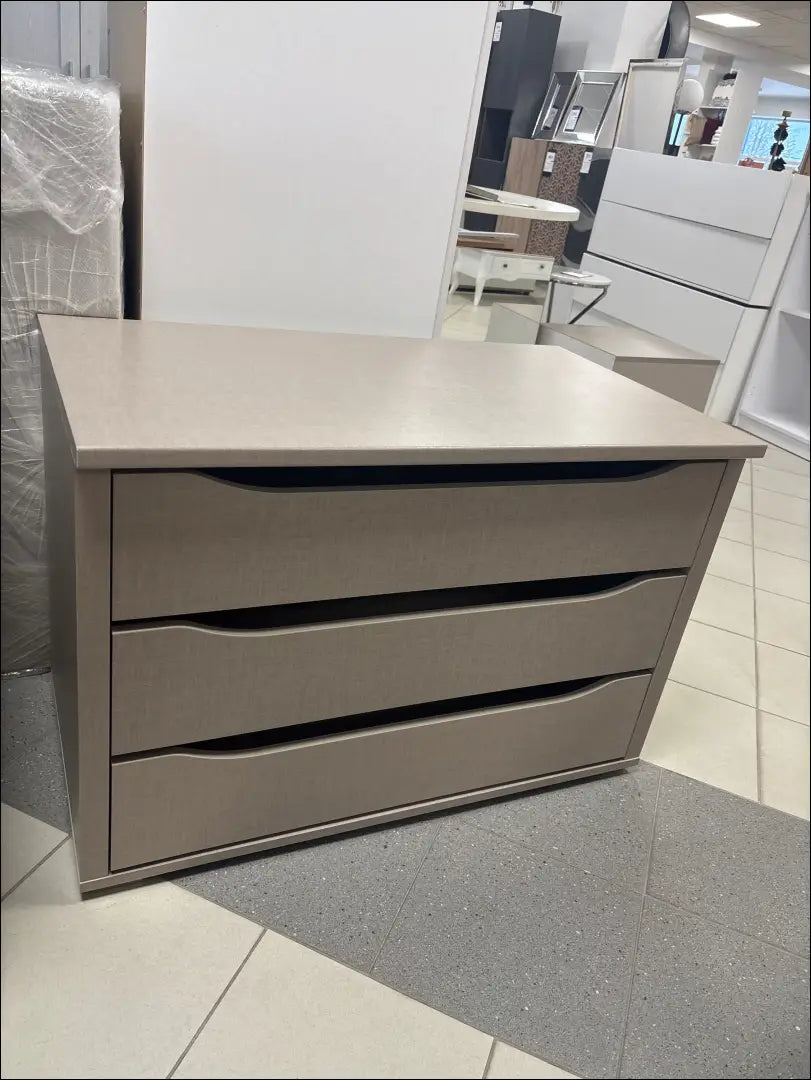 Komoda SI2004 - €65 Save 50% 50-100, __label:Pristatymas 1-2 d.d., color-pilka, material-mediena, pazeistas €50 to €100