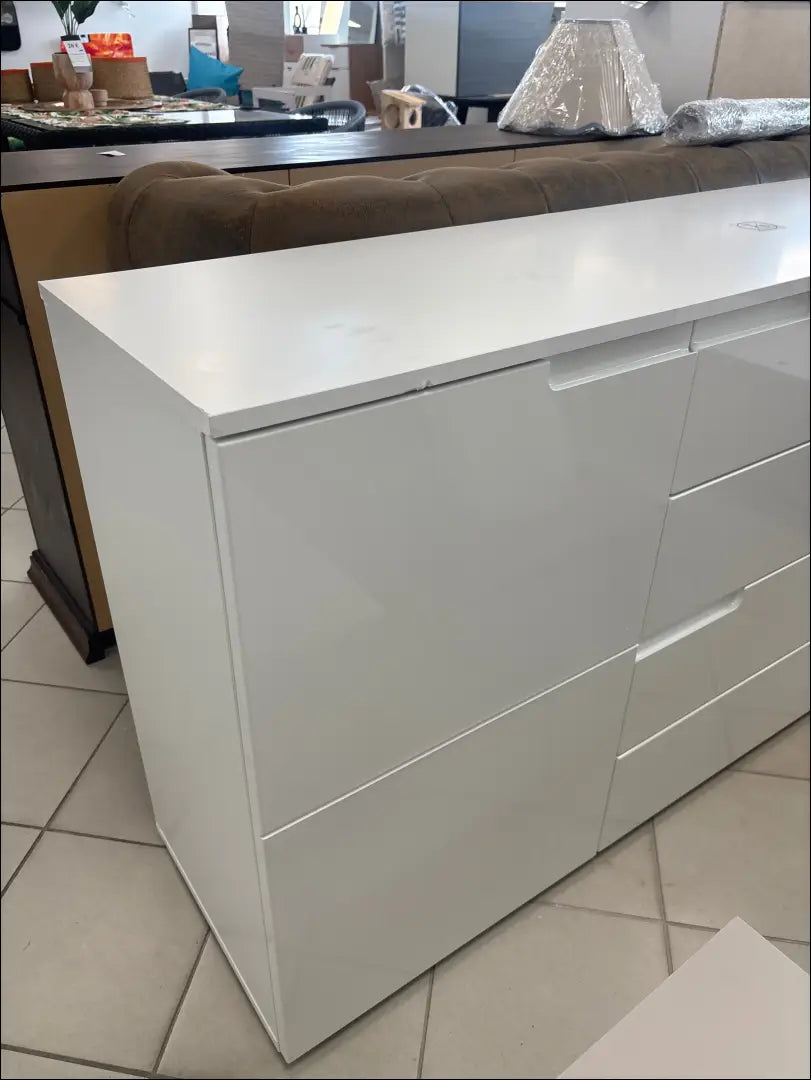 Komoda SI2286 - €170 Save 70% 100-200, __label:Pristatymas 1-2 d.d., color-balta, material-mediena, pazeistas €100