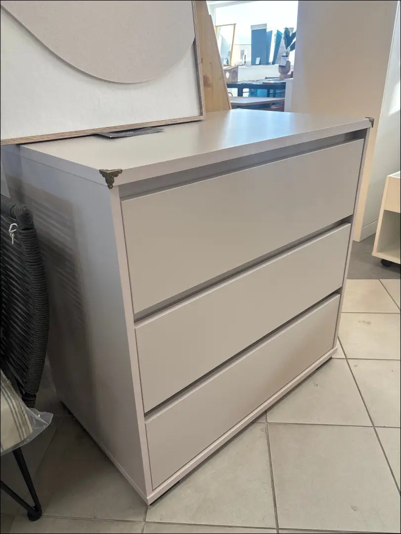 Komoda SI2457 - €40 Save 65% 25-50, __label:Pristatymas 1-2 d.d., color-smelio, material-mediena, pazeistas Grožio