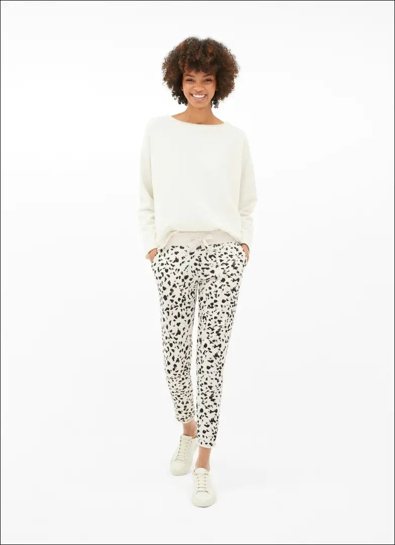 Laisvalaikio kelnės “Juvia” DI7639 - €49 Save 65% 25-50, __label:Pristatymas 1-2 d.d., color-balta, color-juoda,