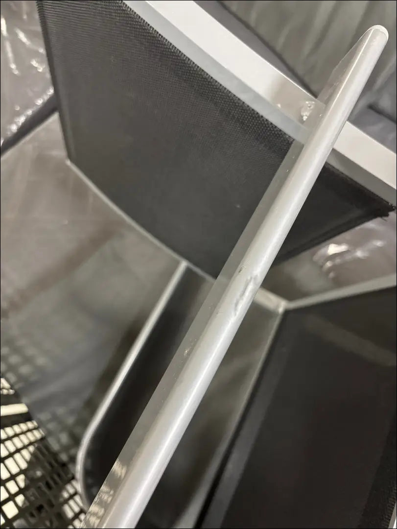 Lauko kėdė LI674 - €42 Save 60% 25-50, __label:Pristatymas 1-2 d.d., color-juoda, color-pilka, material-metalas €25