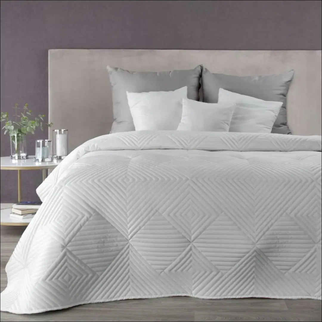Lovatiesė (170x210cm) DI10030 - €18 Save 70% __label:Pristatymas 1-2 d.d., color-balta, material-poliesteris, pledai,